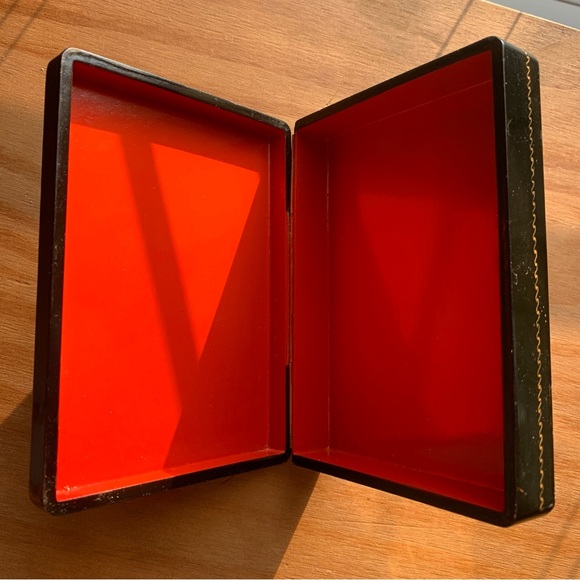 Vintage Russian Lacquered Box - Picture 13 of 14